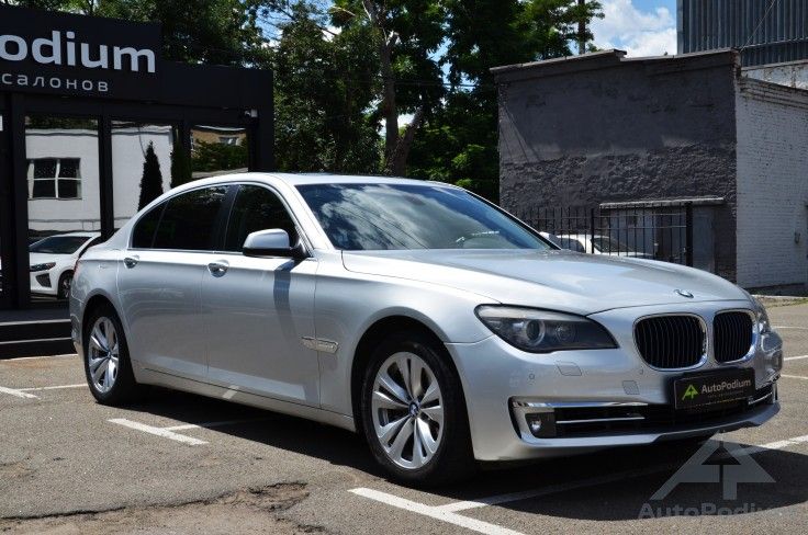 Bmw 740 2011